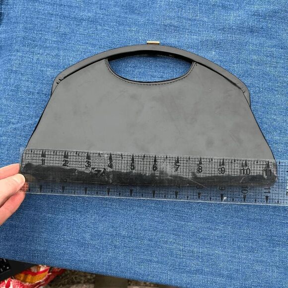 Vintage 60s Black Patent Vinyl Mod Handbag w/ Nautical Lining Brass Clasp - Picture 5 of 9